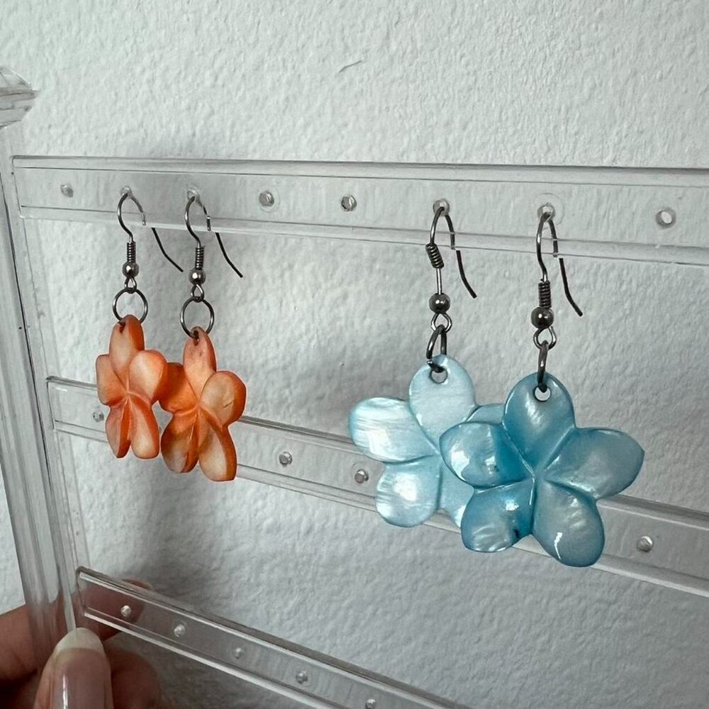 vintage flower dangly earring set in blue and orange